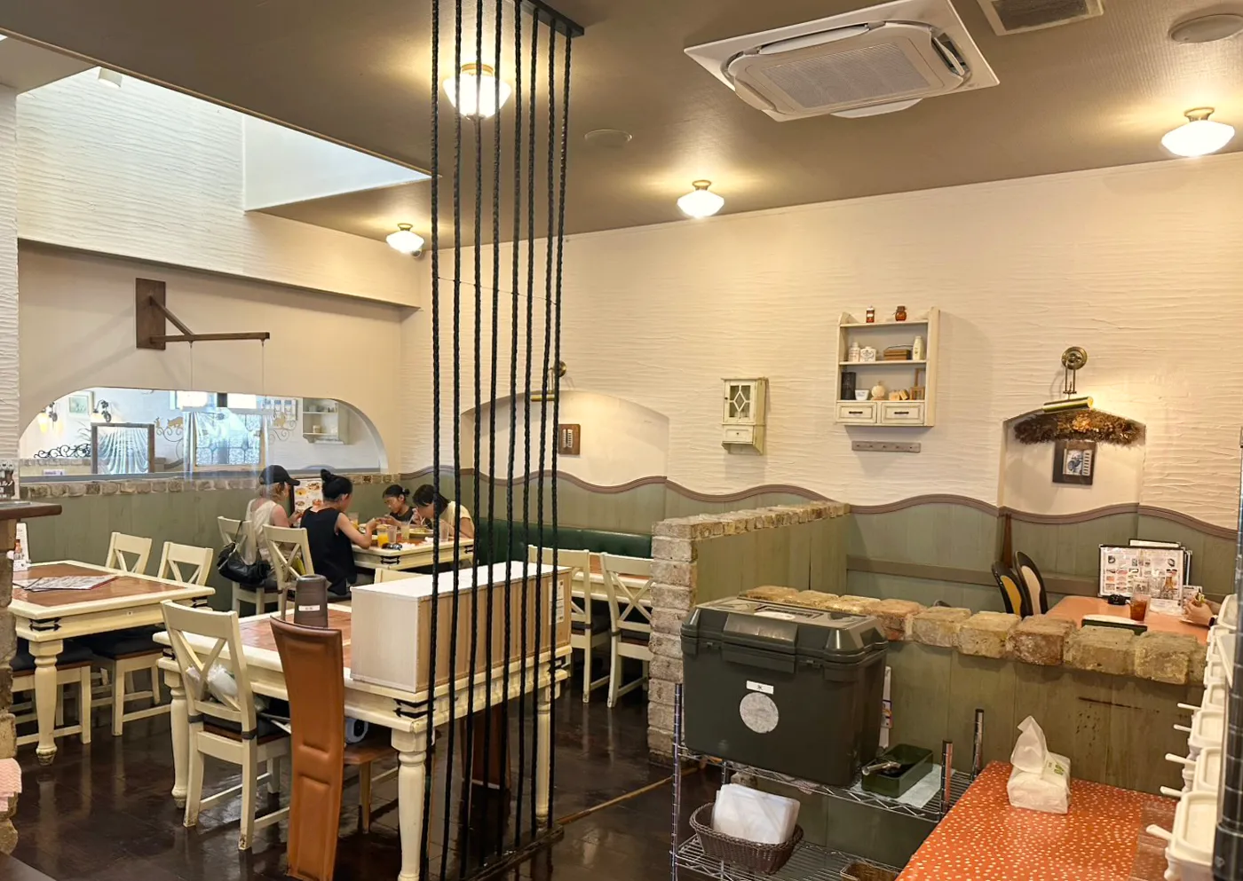 ボンジョルノ本店店内1